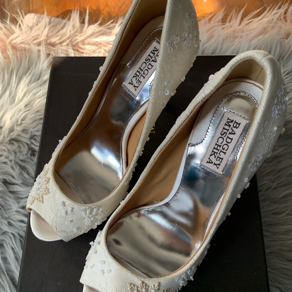 Badgley Mischka women shoes. Size 8 - Picture 7 of 13